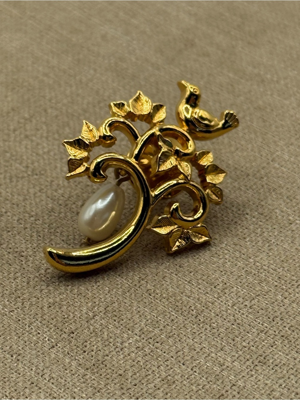 Vintage Gold tone Pearl Bird Vine Brooch